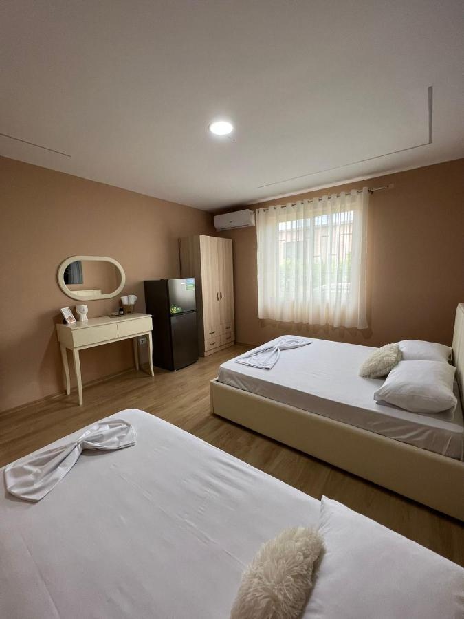 Miqt Guest House Shkodër エクステリア 写真